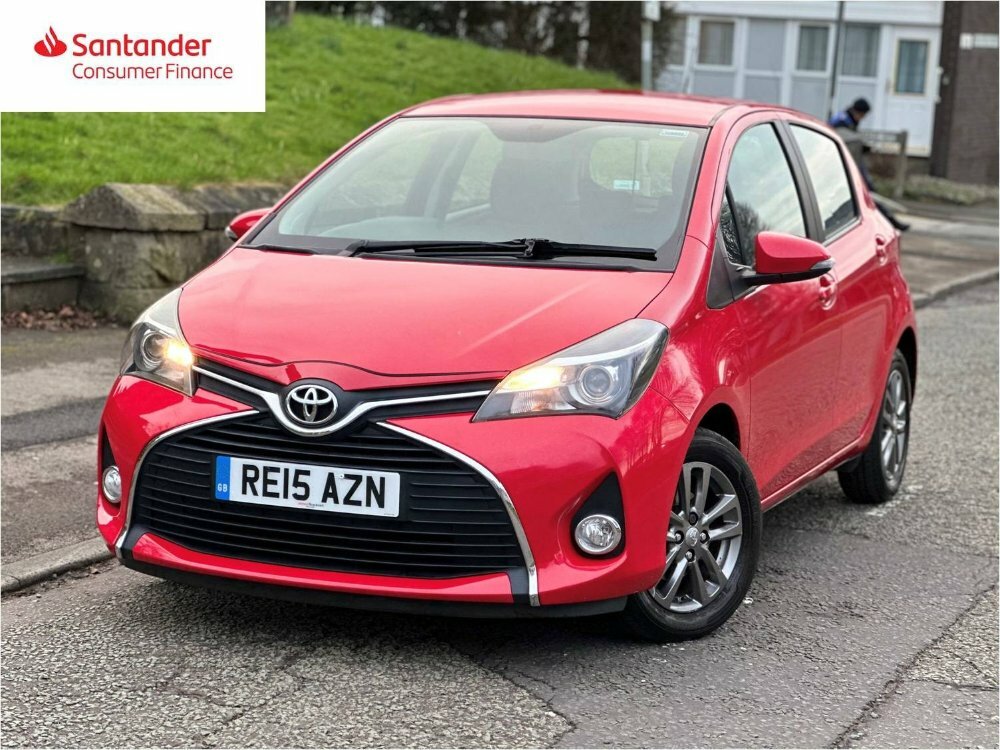 Compare Toyota Yaris 1.0 Vvt-i Icon RE15AZN Red