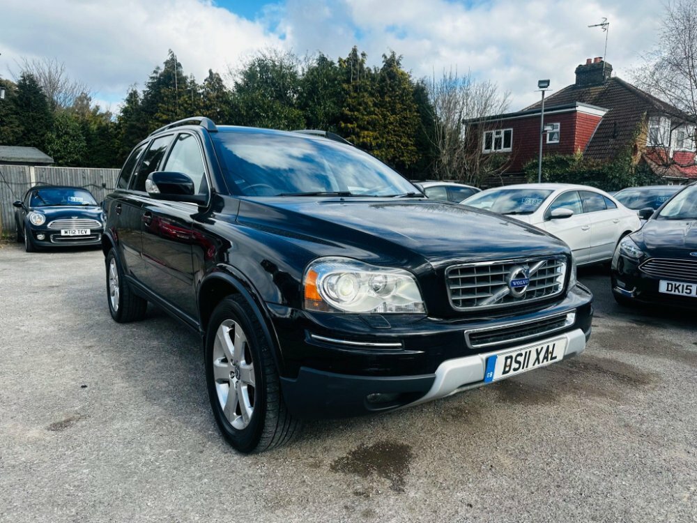 Compare Volvo XC90 2.4 D5 Se Lux Geartronic Awd DS11XAL Black