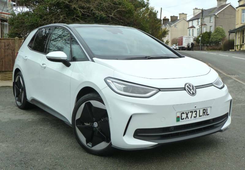 Compare Volkswagen ID.3 150Kw Pro Launch Edition 3 58Kwh CX73LRL White