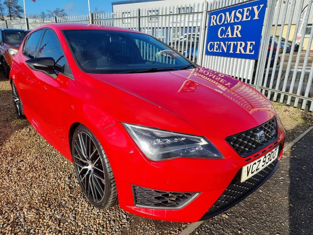 Compare Seat Leon Hatchback VCZ9300 Red