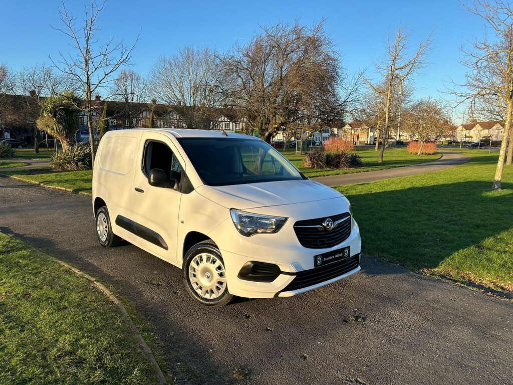 Compare Vauxhall Combo 1.6 Turbo D 2300 Sportive L1 H1 Euro 6 Ss DS69GMU White