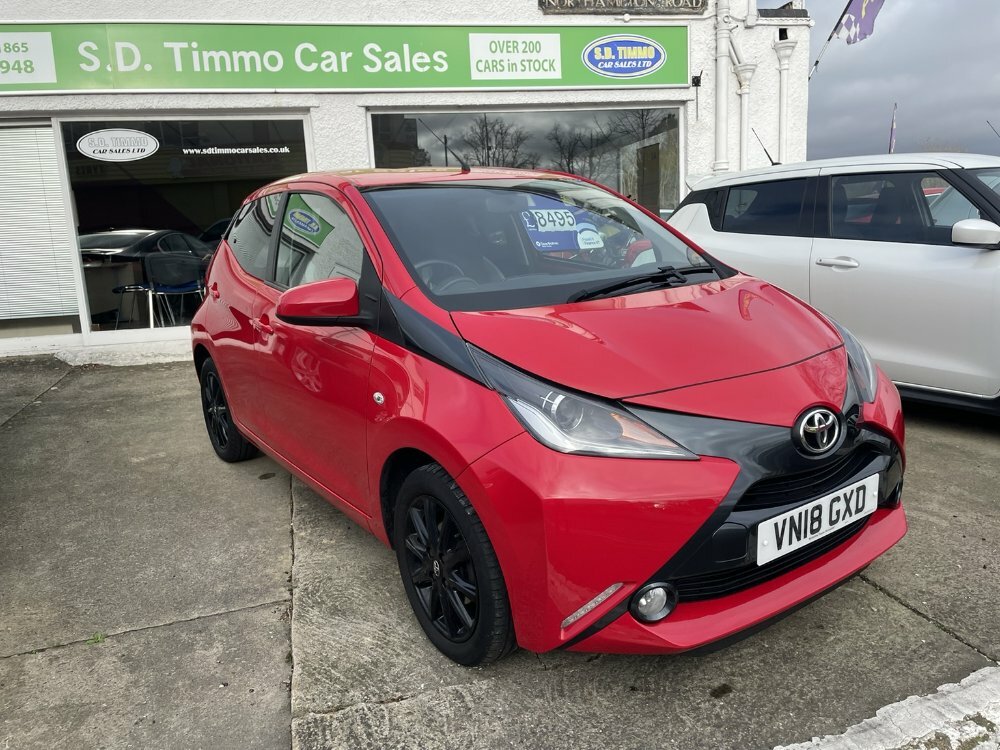 Compare Toyota Aygo 1.0 Vvt-i X-style VN18GXD Red