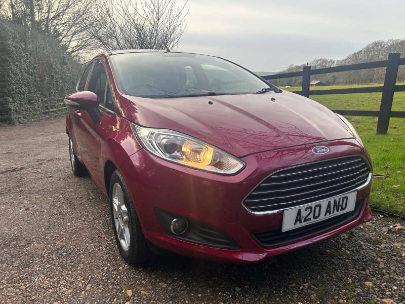 Compare Ford Fiesta 1.6 Zetec Powershift Euro 5 A20AND Red