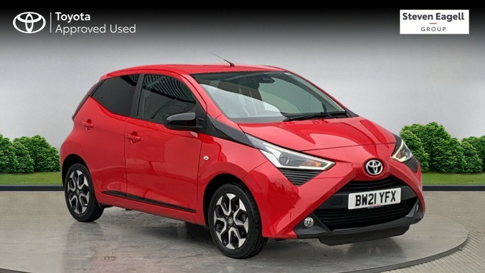 Compare Toyota Aygo 1.0 Vvt-i X-trend Euro 6 Ss BW21YFX Red