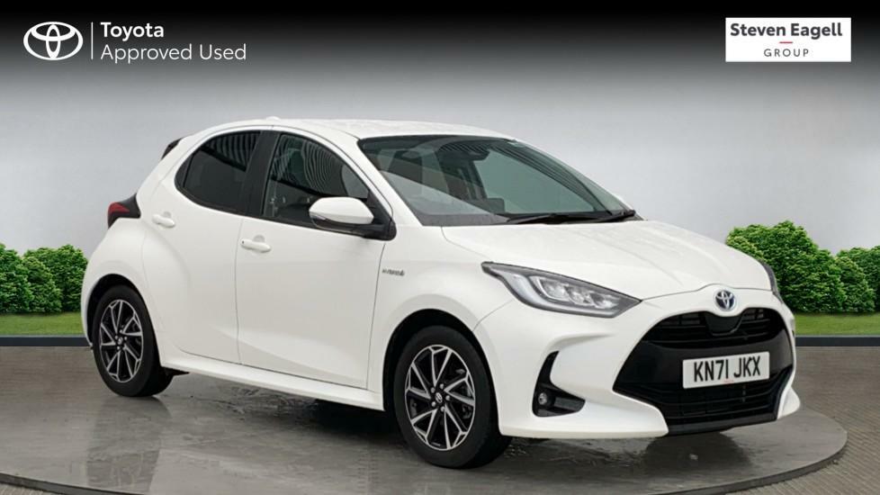 Compare Toyota Yaris Yaris Design Hev Cvt KN71JKX White