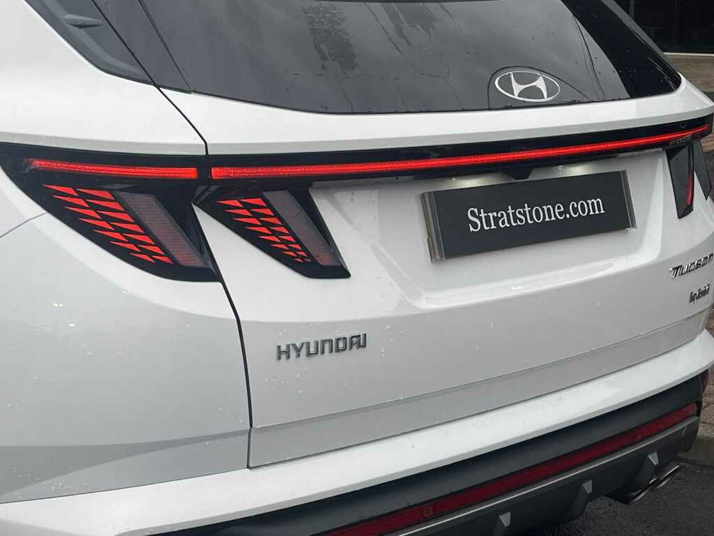 Compare Hyundai Tucson 1.6 Tgdi Hybrid 230 N Line S 2Wd SH72WBW White