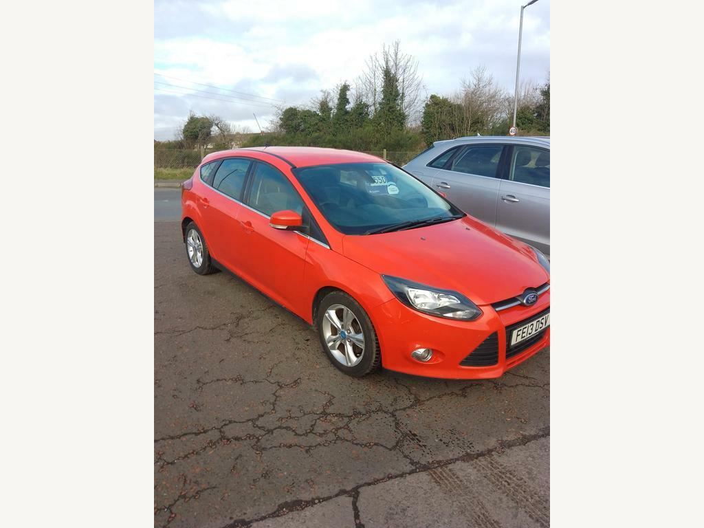 Compare Ford Focus 1.6 Tdci Econetic Zetec Euro 5 Ss FE13DSV Red