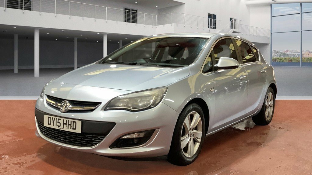 Compare Vauxhall Astra Hatchback DY15HHD Silver