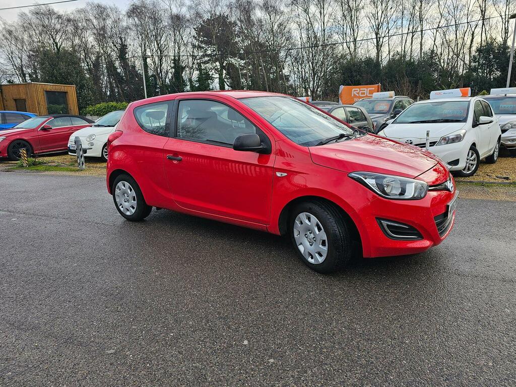 Compare Hyundai I20 Hatchback 1.2 Classic 2012 WV62NXD Red