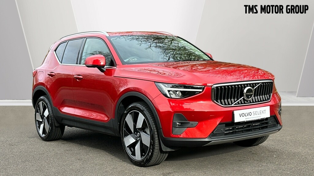 Compare Volvo XC40 Recharge Ultimate, T5 Plug-in Hybrid, KS72VDC Red