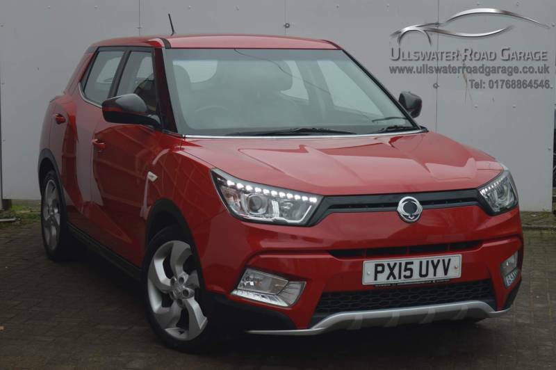 Compare SsangYong Tivoli 1.6 Ex PX15UYV Red