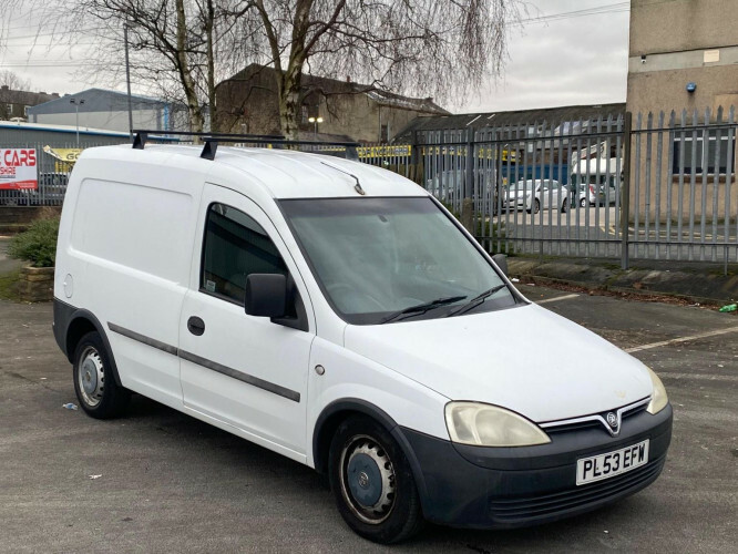 Compare Vauxhall Combo 1.7 Dti 2000 PL53EFW White