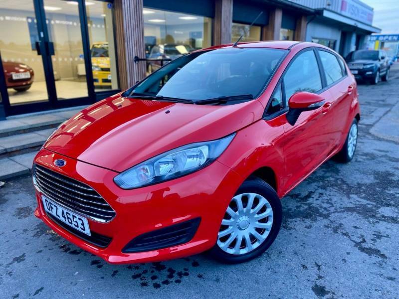 Compare Ford Fiesta Fiesta Style OFZ4653 Red
