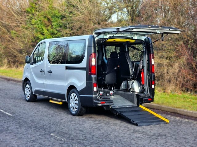 Compare Renault Trafic 7 Seat Wheelchair Accessible Disabled Access Vehic OU21CMK Silver
