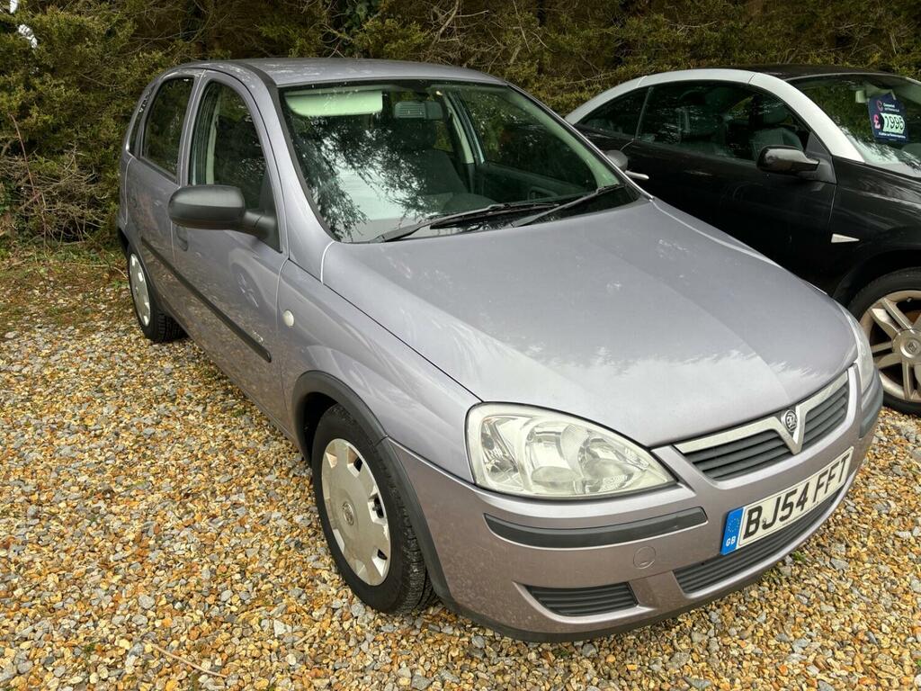 Compare Vauxhall Corsa Hatchback 1.2 I 16V Life 2004 BJ54FFT Purple
