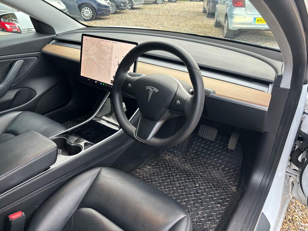 Tesla Model 3 Saloon Standard Range Plus 2020 White #1