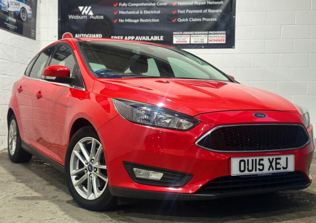 Compare Ford Focus Hatchback 1.6 OU15XEJ Red
