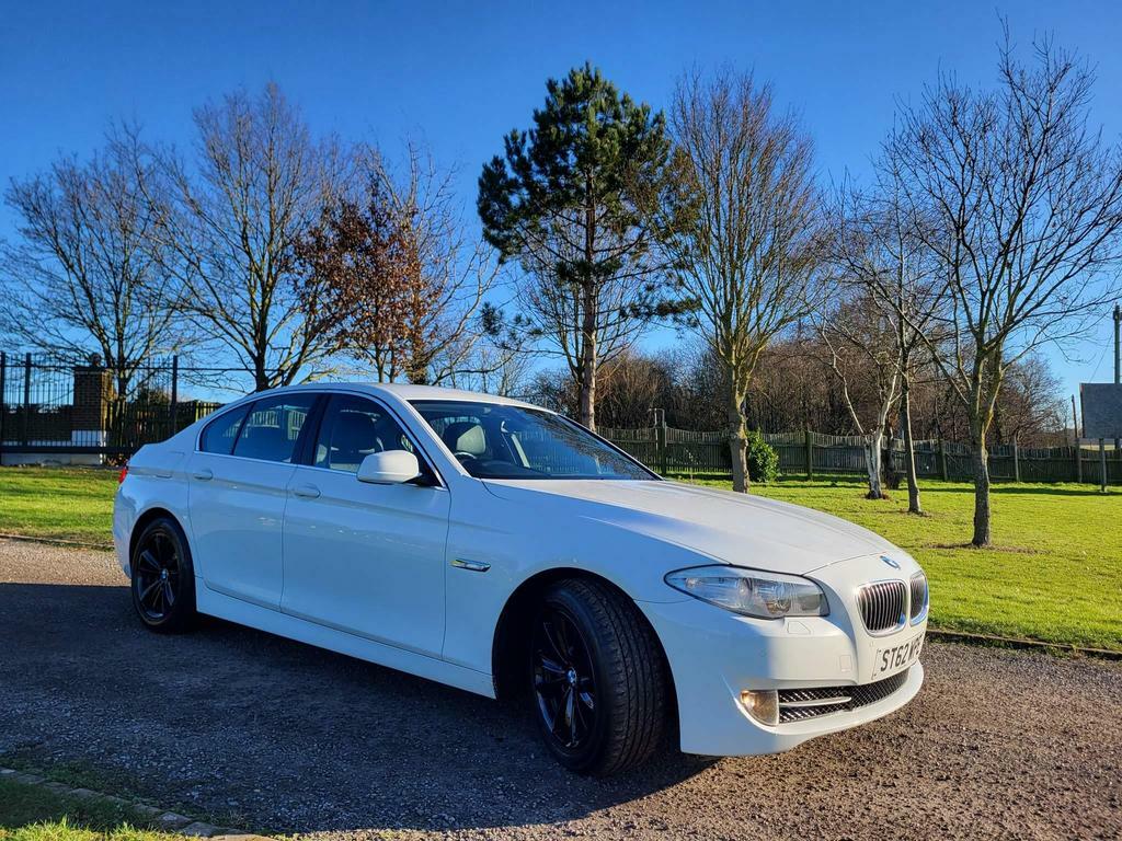 Compare BMW 5 Series 2.0 520D Se Euro 5 Ss ST62WPE White