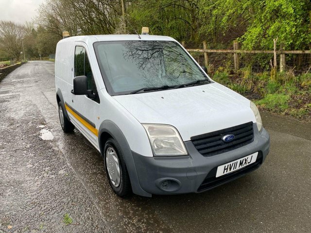 Compare Ford Transit Connect Connect 1.8 T200 Lr 75 Bhp HV11MXJ White