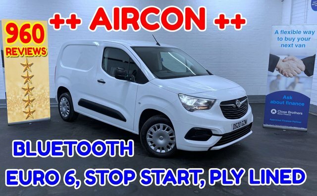 Compare Vauxhall Combo 1.5 L1h1 2300 Sportive DS20GZM White