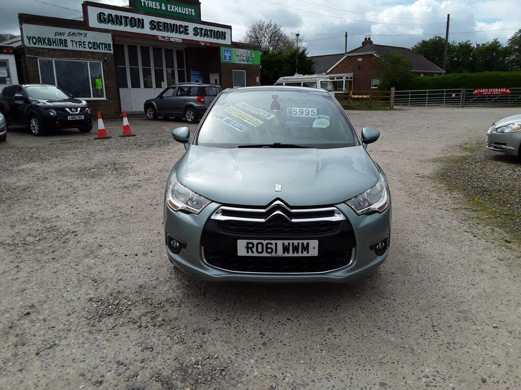 Compare Citroen DS4 Hatchback 1.6 E-hdi Airdream Dstyle 2011 RO61WWM Grey