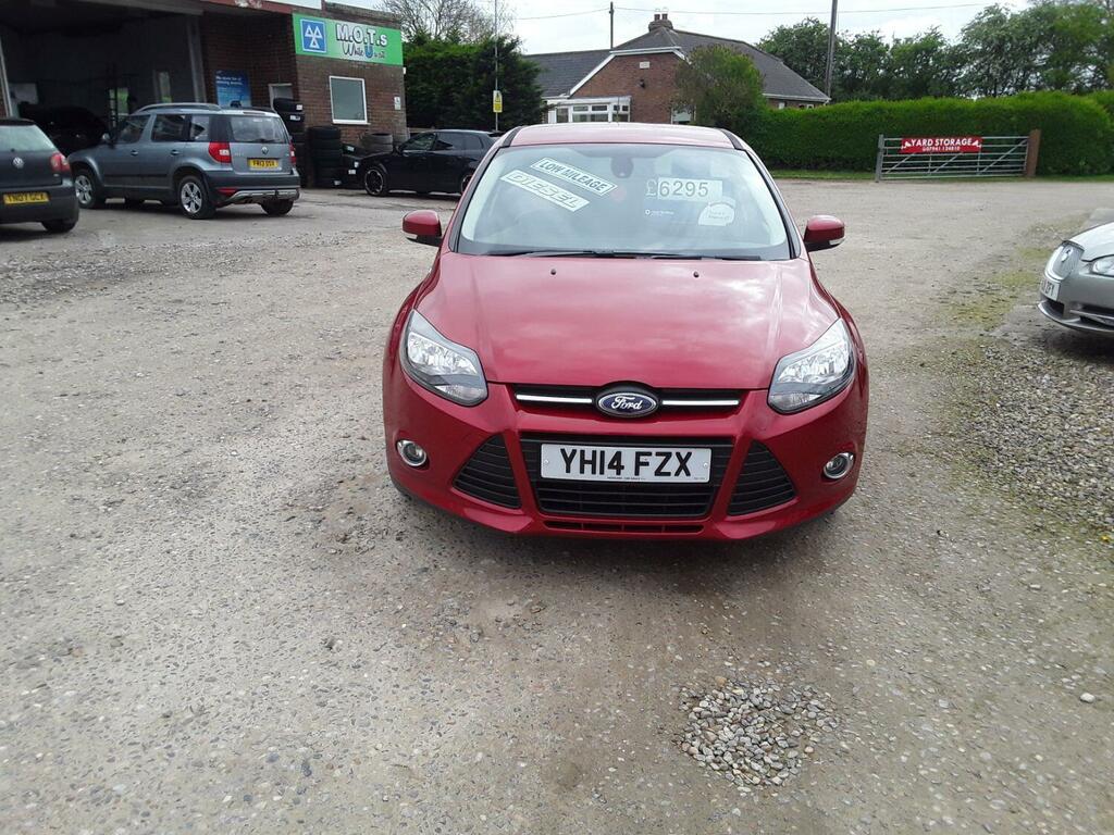 Compare Ford Focus Hatchback 1.6 Tdci Zetec 2014 YH14FZX Red