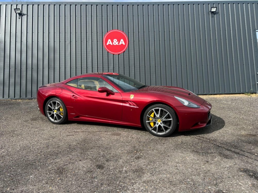 Compare Ferrari California California V8 AAN1K Red