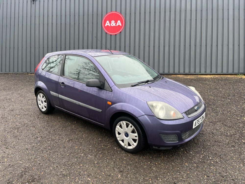 Compare Ford Fiesta 1.25 Style Climate AT57OWJ Purple