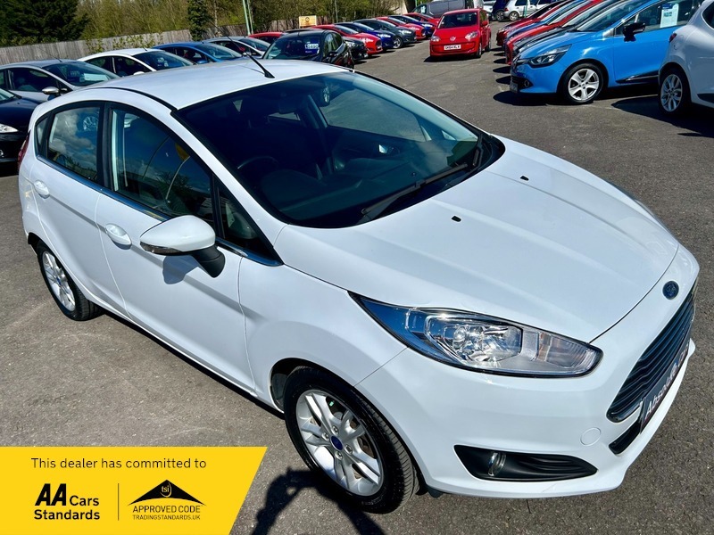 Compare Ford Fiesta Zetec 1.25 82Ps Low YJ15NYD White