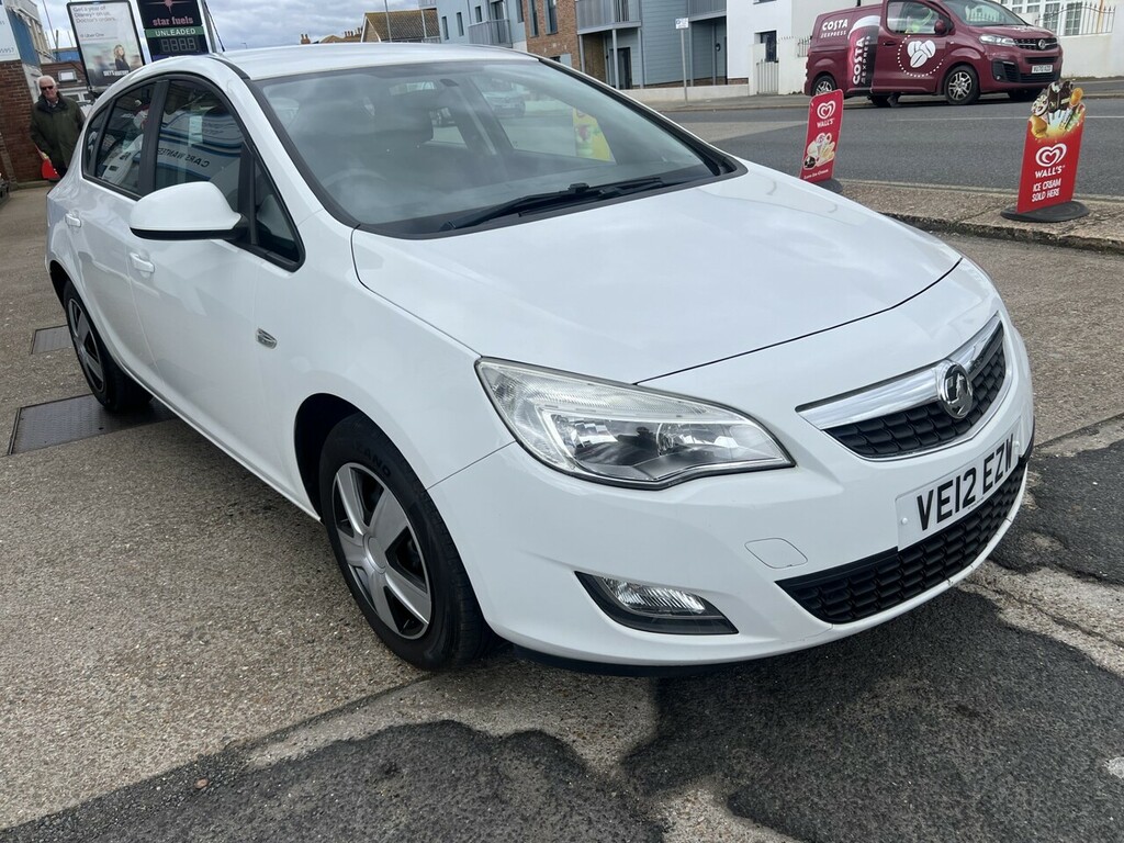 Compare Vauxhall Astra Exclusiv VE12EZW White