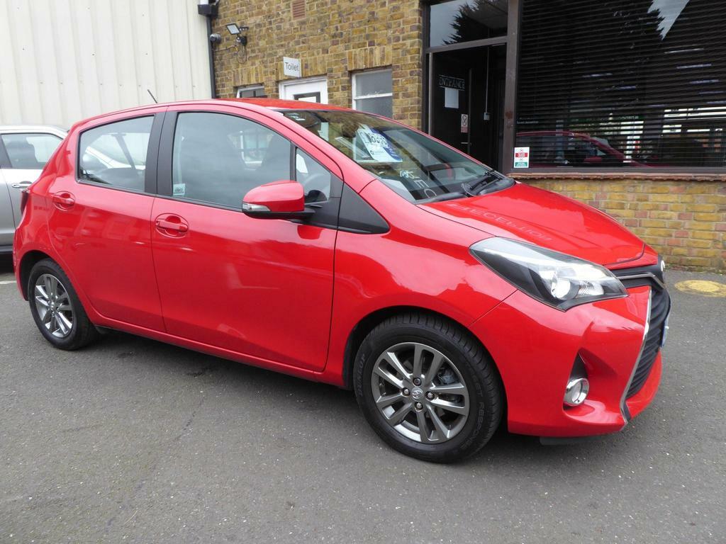 Compare Toyota Yaris 1.33 Dual Vvt-i Icon Euro 5 LM15ZVX Red