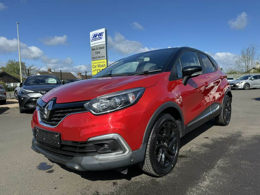 Compare Renault Captur 1.5 Dci 90 Iconic HS19WHJ Red