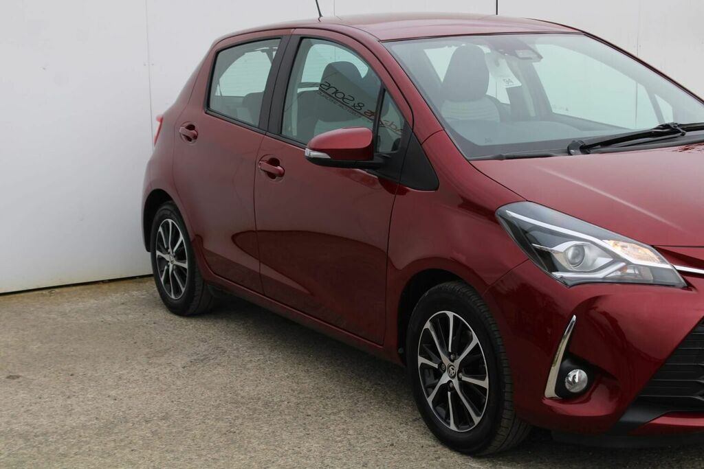 Compare Toyota Yaris Hatchback 1.5 Vvt-i Icon Tech Cvt Euro 6 2019 FH68YPG Red