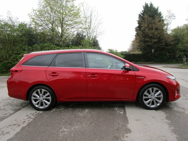 Compare Toyota Auris 1.8 Vvt-i Excel G12JEH Red