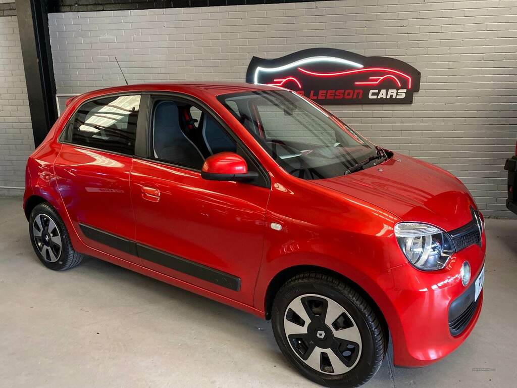 Compare Renault Twingo 1.0 Sce Play AGZ5776 Red