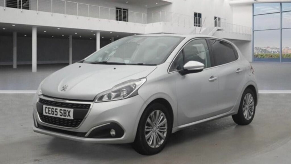 Compare Peugeot 208 Hatchback 1.6 Bluehdi Allure Euro 6 Ss 201 CE65SBX Silver