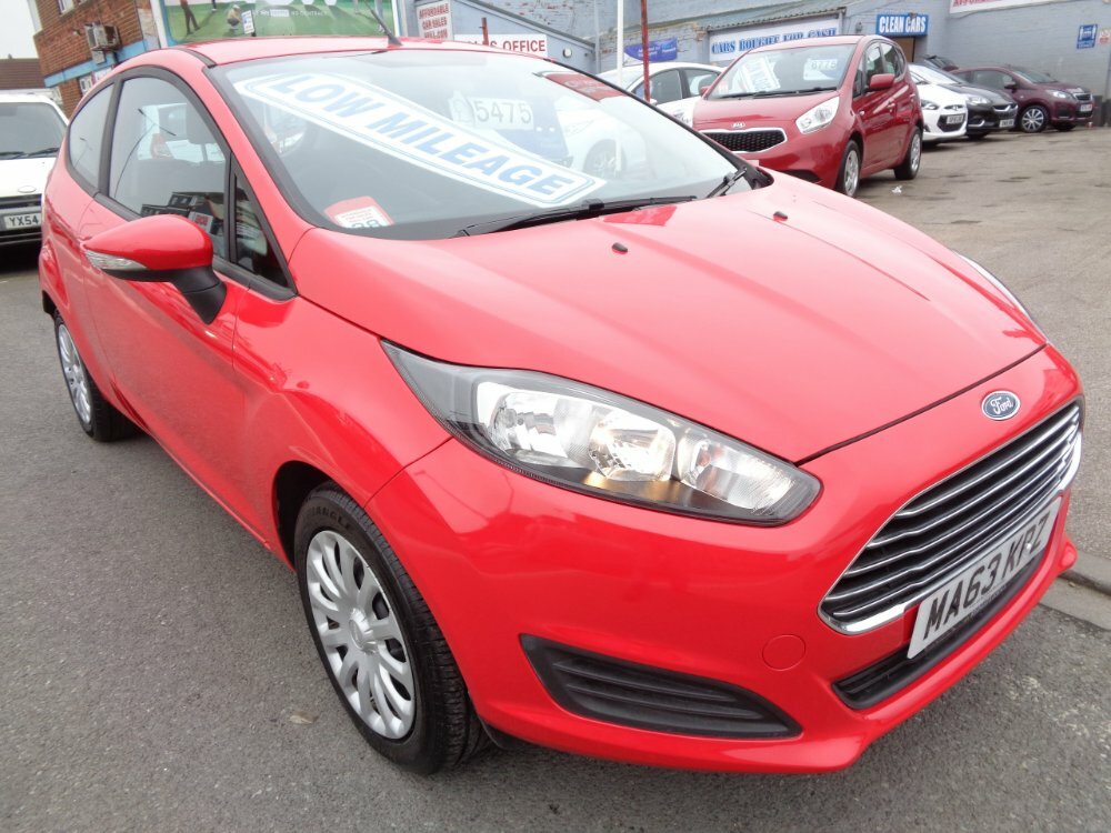 Compare Ford Fiesta Fiesta Style MA63KPZ Red