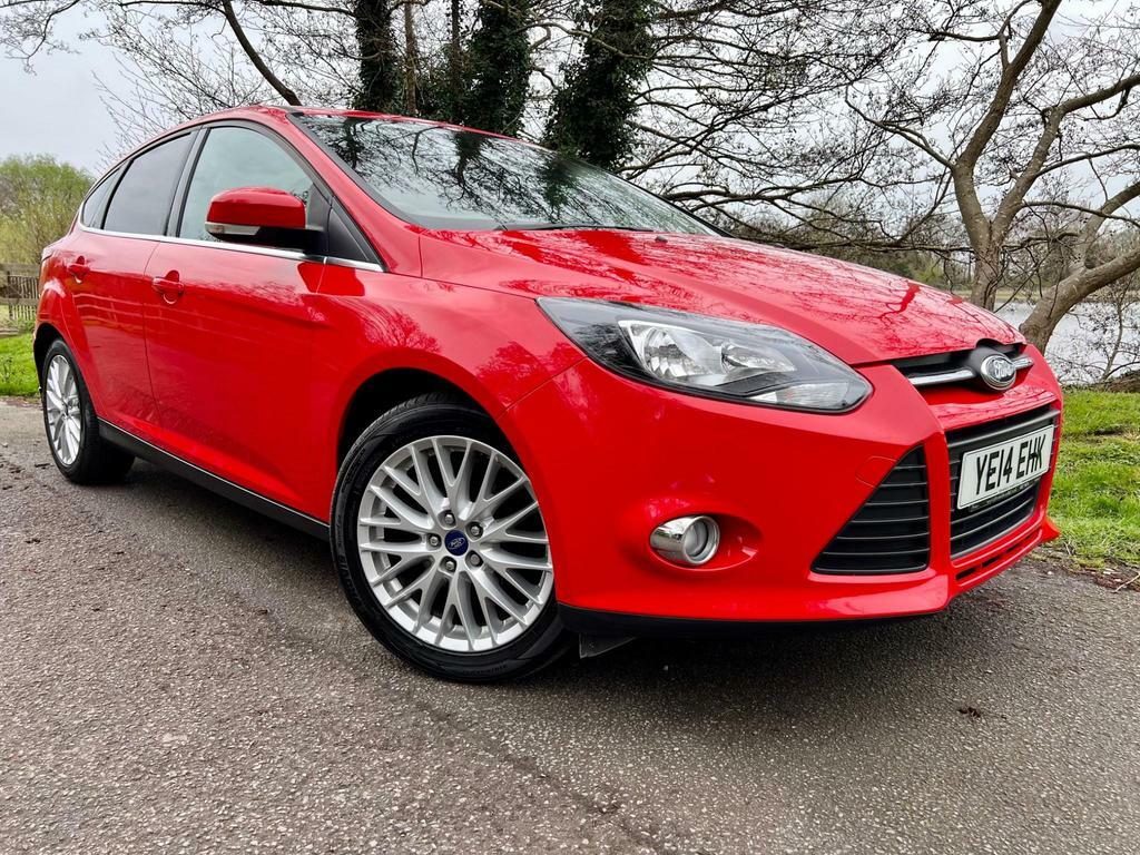 Compare Ford Focus 1.0T Ecoboost Zetec Euro 5 Ss YE14EHK Red