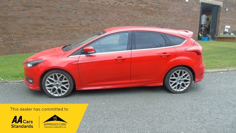 Compare Ford Focus Zetec S SH16ZHG Red