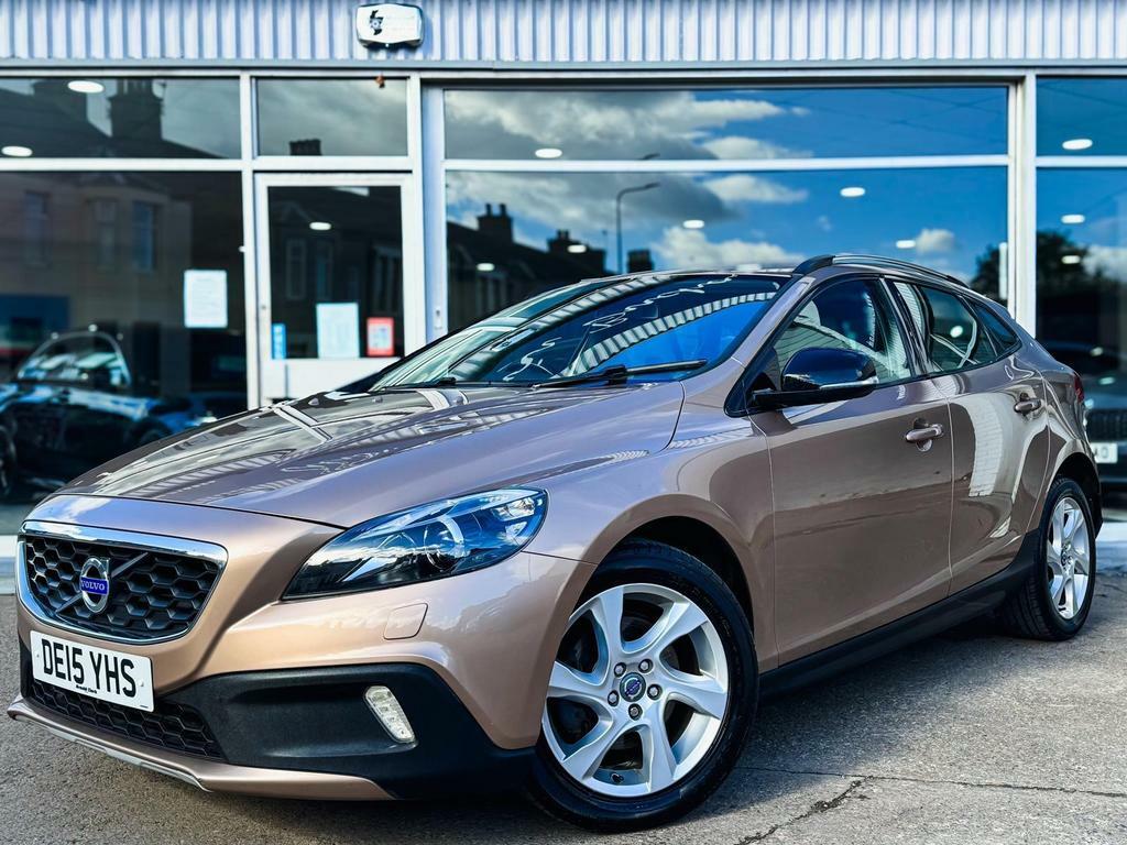 Compare Volvo V40 Cross Country Cross Country 1.6 D2 Lux Nav Euro 5 Ss DE15YHS Brown