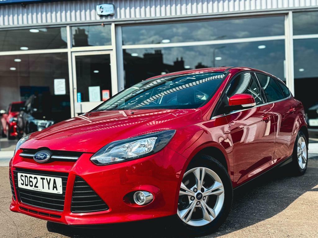 Compare Ford Focus 1.6 Zetec Euro 5 SD62TYA Red