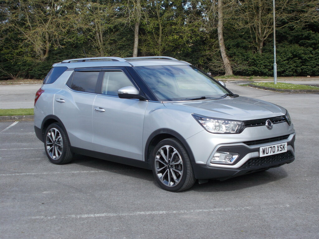 Compare SsangYong Tivoli 1.6 D Ultimate WU70XSK Silver