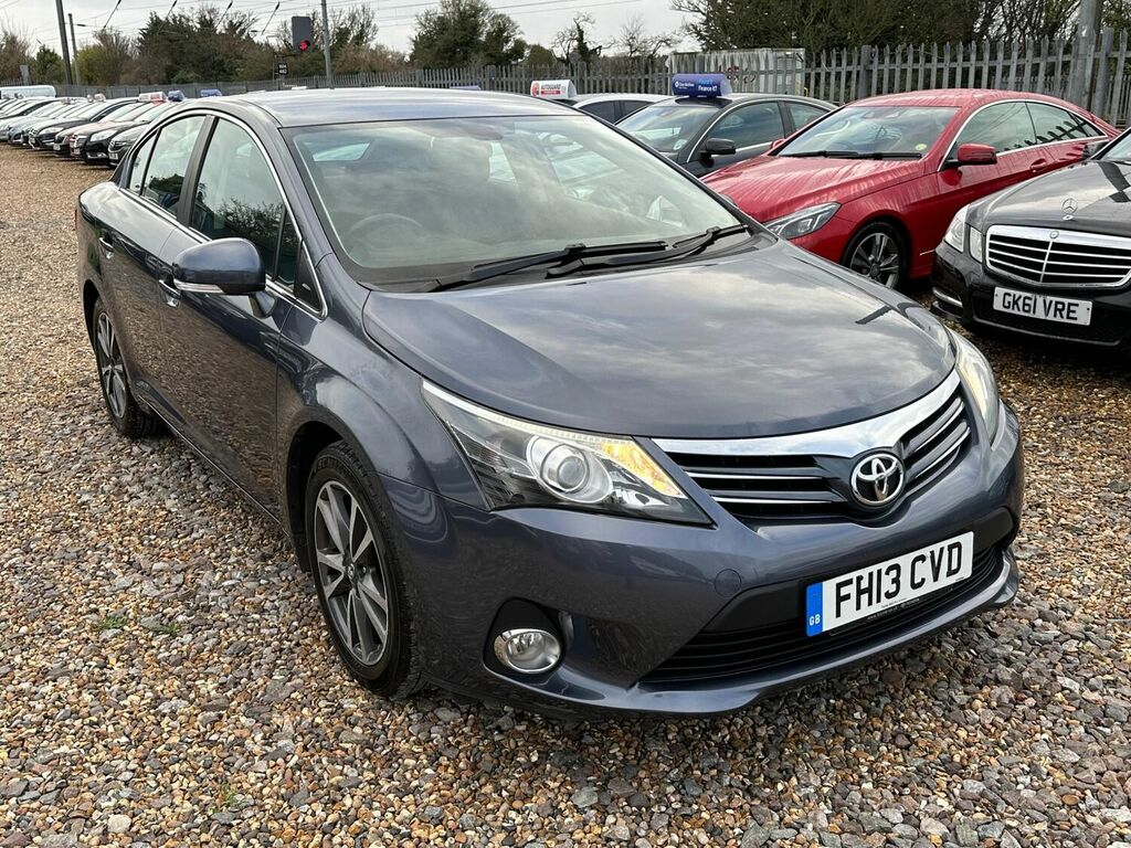 Compare Toyota Avensis Saloon 2.2 D-cat Icon Euro 5 201313 FH13CVD 