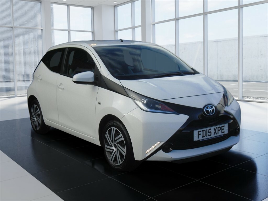 Compare Toyota Aygo Vvt-i X-play FD15XPE White