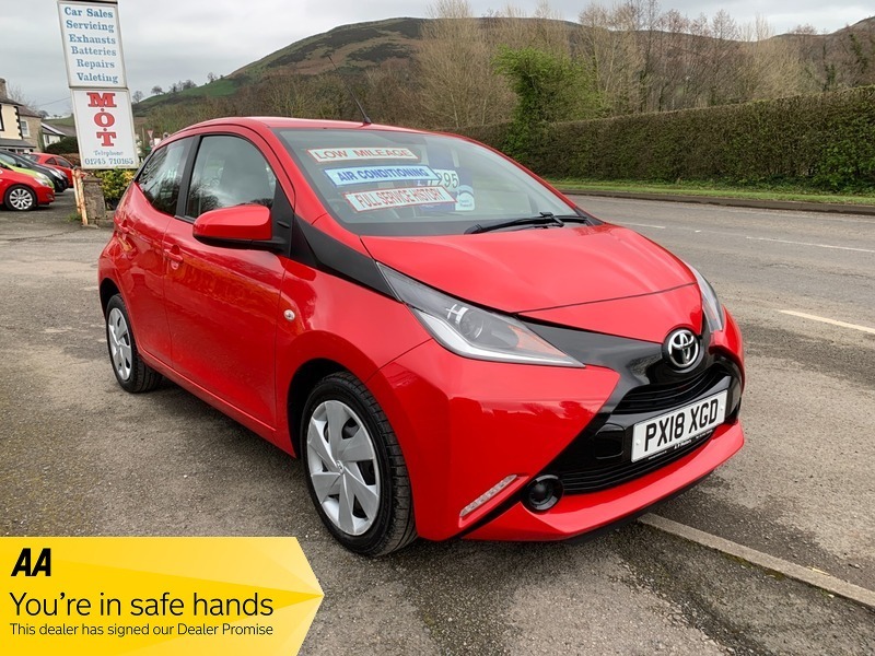 Compare Toyota Aygo Vvt-i X-play PX18XGD Red