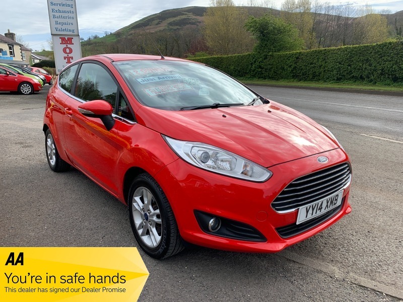 Compare Ford Fiesta Zetec YY14XMB Red