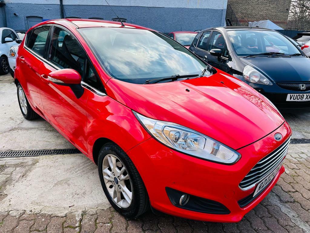 Compare Ford Fiesta 1.0T Ecoboost Zetec Euro 5 Ss R222CAD Red