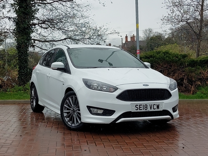 Compare Ford Focus 1.0 Ecoboost 125 St-line SE18VCW White