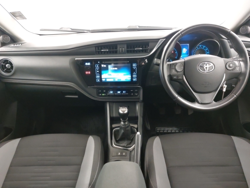Compare Toyota Auris 1.6 D-4d Icon SG16VYN Brown
