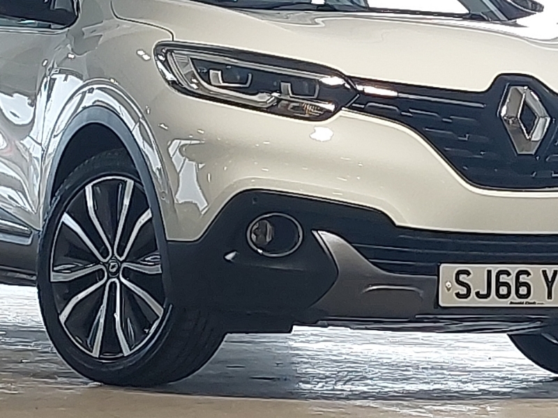 Compare Renault Kadjar Signature S Nav Tce SJ66YVH White